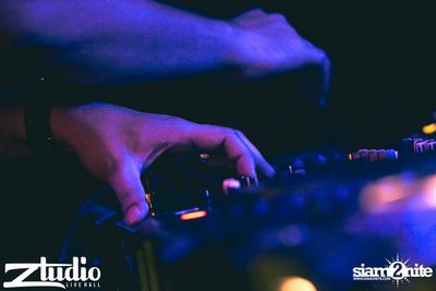 Grey Goose นำเสนอ TGIF : Twoloud ที่ สตูดิโอ ไลฟ์ — photo 4