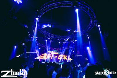 Grey Goose นำเสนอ TGIF : Twoloud ที่ สตูดิโอ ไลฟ์ — photo 12