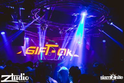 Grey Goose นำเสนอ TGIF : Twoloud ที่ สตูดิโอ ไลฟ์ — photo 13