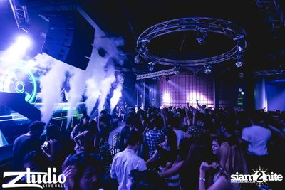 Grey Goose นำเสนอ TGIF : Twoloud ที่ สตูดิโอ ไลฟ์ — photo 14
