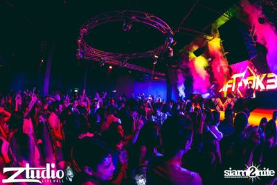 Grey Goose นำเสนอ TGIF : Twoloud ที่ สตูดิโอ ไลฟ์ — photo 21