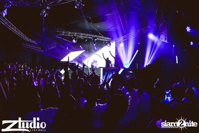 Grey Goose นำเสนอ TGIF : Twoloud ที่ สตูดิโอ ไลฟ์ — photo 33