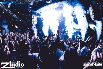 Grey Goose นำเสนอ TGIF : Twoloud ที่ สตูดิโอ ไลฟ์ — photo 34
