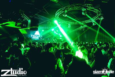 Grey Goose นำเสนอ TGIF : Twoloud ที่ สตูดิโอ ไลฟ์ — photo 60