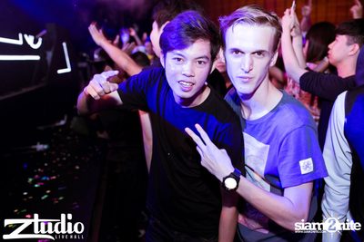 Grey Goose นำเสนอ TGIF : Twoloud ที่ สตูดิโอ ไลฟ์ — photo 68