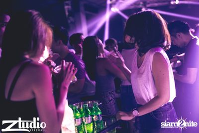 Grey Goose นำเสนอ TGIF : Twoloud ที่ สตูดิโอ ไลฟ์ — photo 82