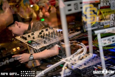 Seenspace Invasion ที่ร้าน Clouds, Fat'R Gut'z และ BREW Beers & Ciders — photo 55