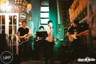 Saturday Night at BottomsUp, Thonglor — photo 5