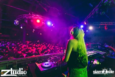 Grey Goose เสนอ TGIF : VINAI ที่ สตูดิโอ ไลฟ์ ฮอลล์ — photo 11