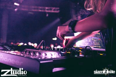Grey Goose เสนอ TGIF : VINAI ที่ สตูดิโอ ไลฟ์ ฮอลล์ — photo 17
