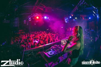 Grey Goose เสนอ TGIF : VINAI ที่ สตูดิโอ ไลฟ์ ฮอลล์ — photo 27