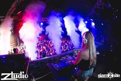 Grey Goose เสนอ TGIF : VINAI ที่ สตูดิโอ ไลฟ์ ฮอลล์ — photo 28