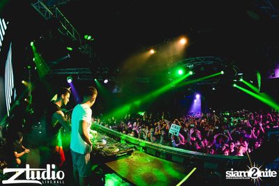 Grey Goose เสนอ TGIF : VINAI ที่ สตูดิโอ ไลฟ์ ฮอลล์ — photo 36