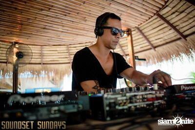 Soundset Sundays at Superflow City Beach Club — photo 43