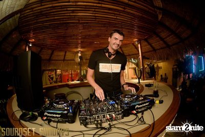 Soundset Sundays at Superflow City Beach Club — photo 102