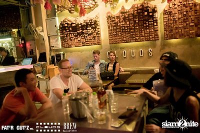 Seenspace Invasion ที่ร้าน Clouds, Fat'R Gut'z และ BREW Beers & Ciders — photo 38
