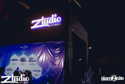 Grey Goose นำเสนอ TGIF : Vicetone ที่ สตูดิโอ ไลฟ์ ฮอลล์ — photo 1
