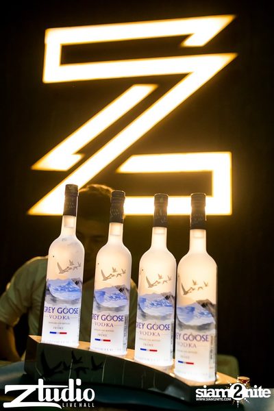 Grey Goose นำเสนอ TGIF : Vicetone ที่ สตูดิโอ ไลฟ์ ฮอลล์ — photo 3