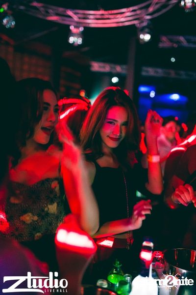 Grey Goose นำเสนอ TGIF : Vicetone ที่ สตูดิโอ ไลฟ์ ฮอลล์ — photo 7