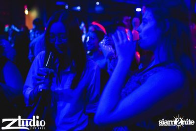 Grey Goose นำเสนอ TGIF : Vicetone ที่ สตูดิโอ ไลฟ์ ฮอลล์ — photo 11