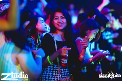 Grey Goose นำเสนอ TGIF : Vicetone ที่ สตูดิโอ ไลฟ์ ฮอลล์ — photo 26