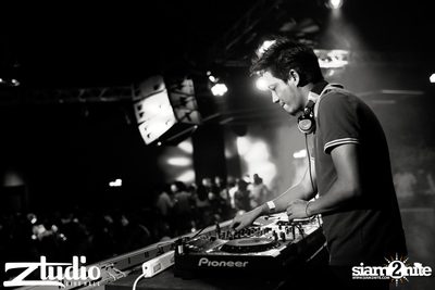 Grey Goose นำเสนอ TGIF : Vicetone ที่ สตูดิโอ ไลฟ์ ฮอลล์ — photo 27