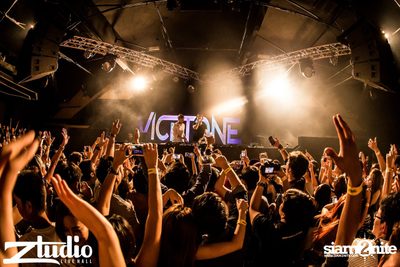 Grey Goose นำเสนอ TGIF : Vicetone ที่ สตูดิโอ ไลฟ์ ฮอลล์ — photo 37