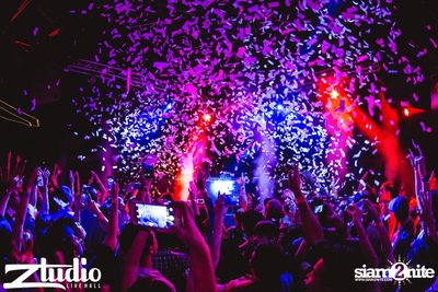 Grey Goose นำเสนอ TGIF : Vicetone ที่ สตูดิโอ ไลฟ์ ฮอลล์ — photo 38