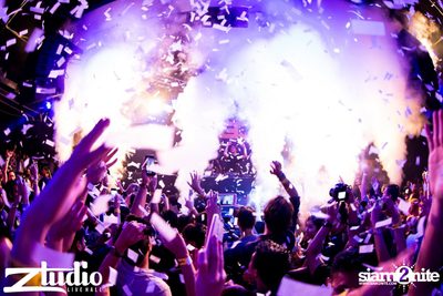Grey Goose นำเสนอ TGIF : Vicetone ที่ สตูดิโอ ไลฟ์ ฮอลล์ — photo 41