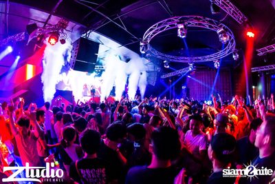 Grey Goose นำเสนอ TGIF : Vicetone ที่ สตูดิโอ ไลฟ์ ฮอลล์ — photo 43
