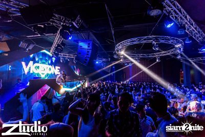Grey Goose นำเสนอ TGIF : Vicetone ที่ สตูดิโอ ไลฟ์ ฮอลล์ — photo 44