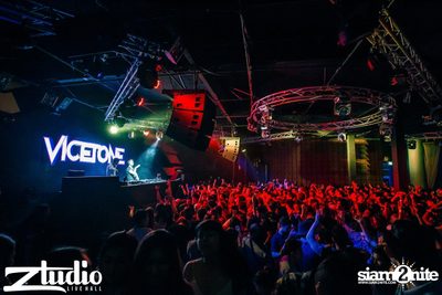 Grey Goose นำเสนอ TGIF : Vicetone ที่ สตูดิโอ ไลฟ์ ฮอลล์ — photo 46