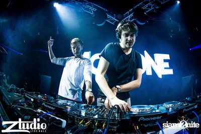 Grey Goose นำเสนอ TGIF : Vicetone ที่ สตูดิโอ ไลฟ์ ฮอลล์ — photo 55