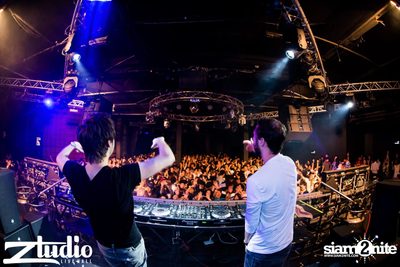 Grey Goose นำเสนอ TGIF : Vicetone ที่ สตูดิโอ ไลฟ์ ฮอลล์ — photo 61