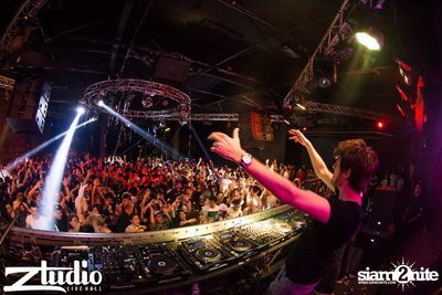 Grey Goose นำเสนอ TGIF : Vicetone ที่ สตูดิโอ ไลฟ์ ฮอลล์ — photo 66