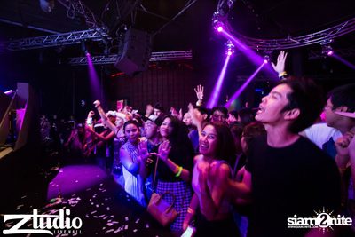 Grey Goose นำเสนอ TGIF : Vicetone ที่ สตูดิโอ ไลฟ์ ฮอลล์ — photo 71