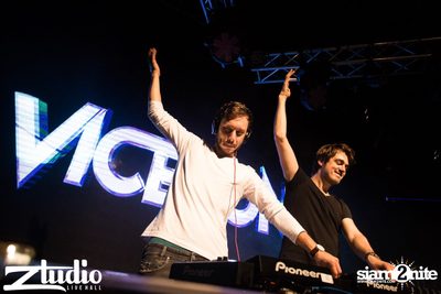 Grey Goose นำเสนอ TGIF : Vicetone ที่ สตูดิโอ ไลฟ์ ฮอลล์ — photo 75