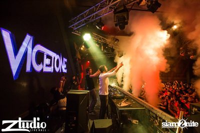 Grey Goose นำเสนอ TGIF : Vicetone ที่ สตูดิโอ ไลฟ์ ฮอลล์ — photo 79