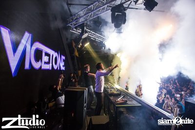 Grey Goose นำเสนอ TGIF : Vicetone ที่ สตูดิโอ ไลฟ์ ฮอลล์ — photo 80