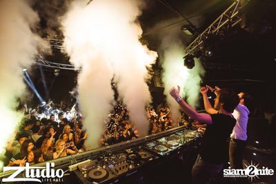 Grey Goose นำเสนอ TGIF : Vicetone ที่ สตูดิโอ ไลฟ์ ฮอลล์ — photo 84