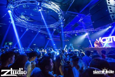 Grey Goose นำเสนอ TGIF : Vicetone ที่ สตูดิโอ ไลฟ์ ฮอลล์ — photo 86
