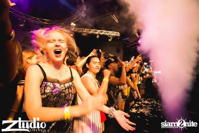 Grey Goose นำเสนอ TGIF : Vicetone ที่ สตูดิโอ ไลฟ์ ฮอลล์ — photo 89