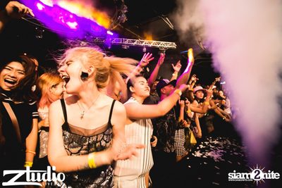 Grey Goose นำเสนอ TGIF : Vicetone ที่ สตูดิโอ ไลฟ์ ฮอลล์ — photo 90