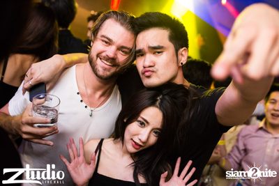 Grey Goose นำเสนอ TGIF : Vicetone ที่ สตูดิโอ ไลฟ์ ฮอลล์ — photo 126