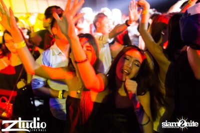 Grey Goose นำเสนอ TGIF : Vicetone ที่ สตูดิโอ ไลฟ์ ฮอลล์ — photo 147