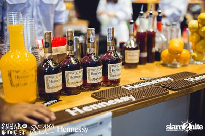 SneakaVilla & Hennessy pres. Sneak the Street at EmQuartier — photo 164