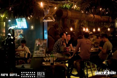 Seenspace Invasion ที่ร้าน Clouds, Fat'R Gut'z และ BREW Beers & Ciders — photo 1