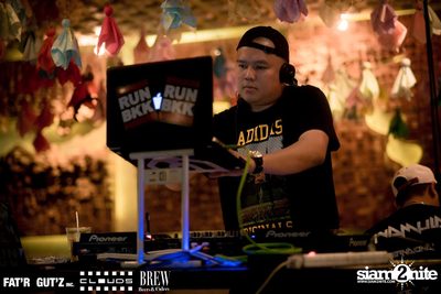 Seenspace Invasion ที่ร้าน Clouds, Fat'R Gut'z และ BREW Beers & Ciders — photo 2