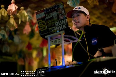 Seenspace Invasion ที่ร้าน Clouds, Fat'R Gut'z และ BREW Beers & Ciders — photo 31
