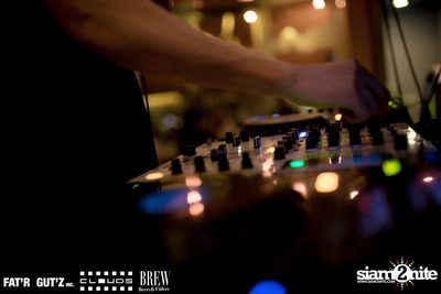 Seenspace Invasion ที่ร้าน Clouds, Fat'R Gut'z และ BREW Beers & Ciders — photo 93